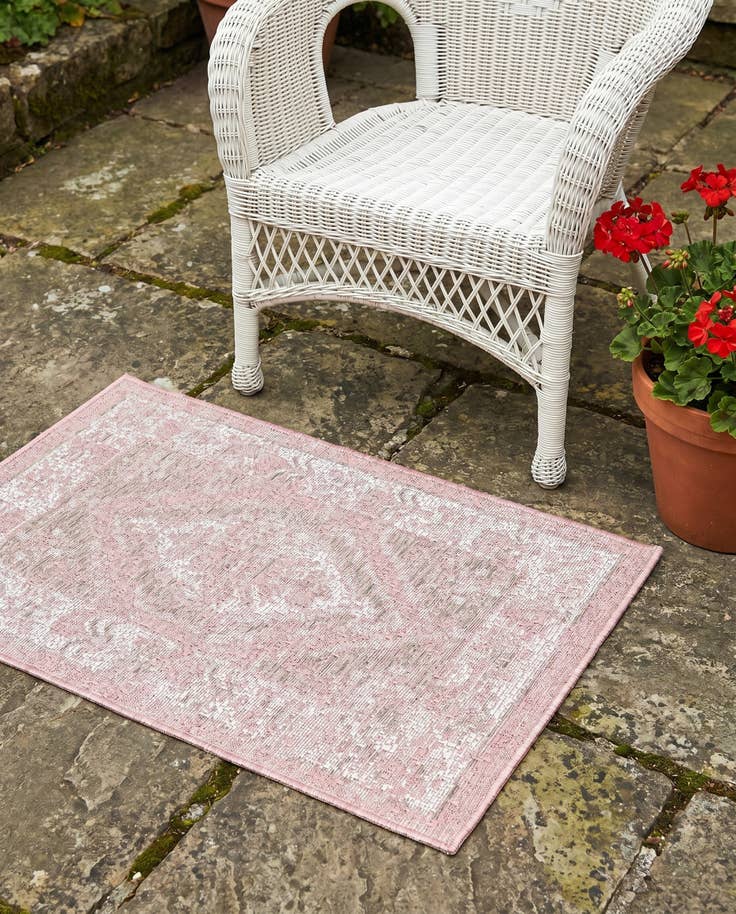 Detail image of 2' x 3' Easy-Clean Traditional Indoor / Outdoor Rug