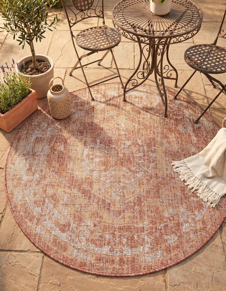Detail image of 4' x 4' Easy-Clean Traditional Indoor / Outdoor Round Rug