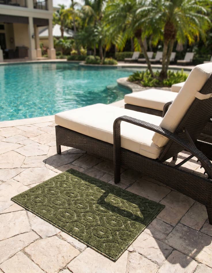 Detail image of 2' x 3' Easy-Clean Trellis Textured Indoor / Outdoor Rug