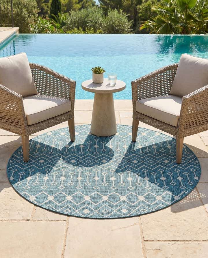 5' 3 x 5' 3 Easy-Clean Lattice Indoor / Outdoor Round Rug