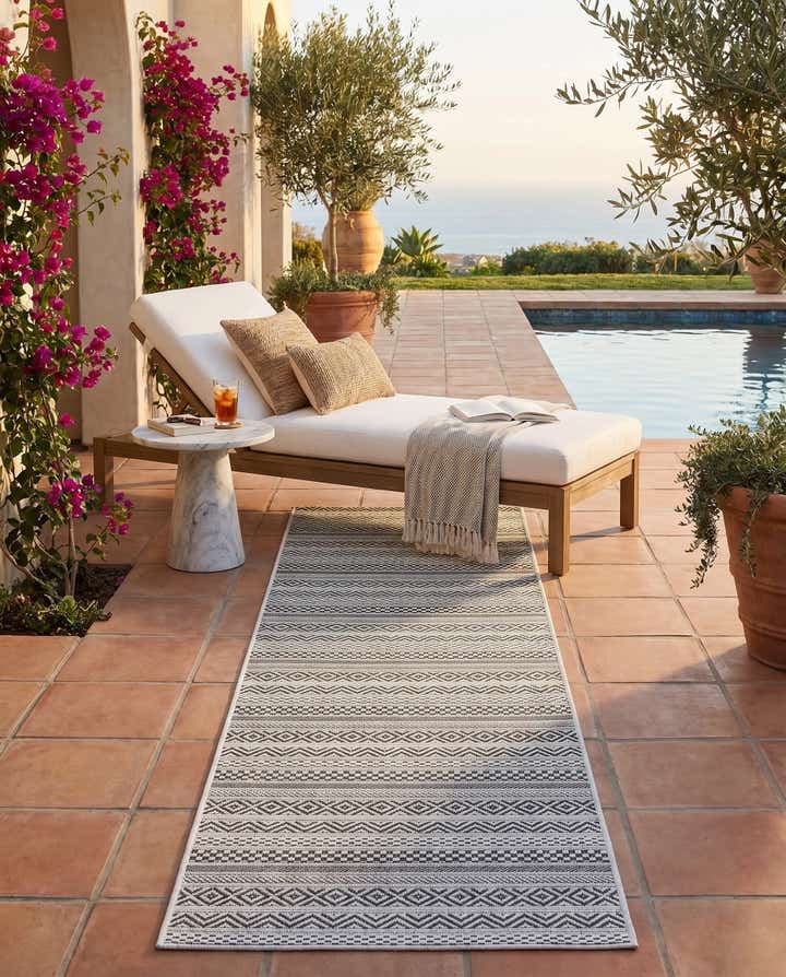 2' x 8' Easy-Clean Ribbon Indoor / Outdoor Runner Rug