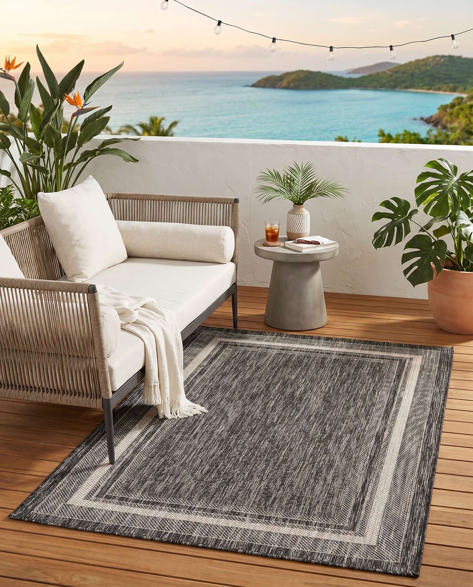 3' x 5' 3 Easy-Clean Border Indoor / Outdoor Rug