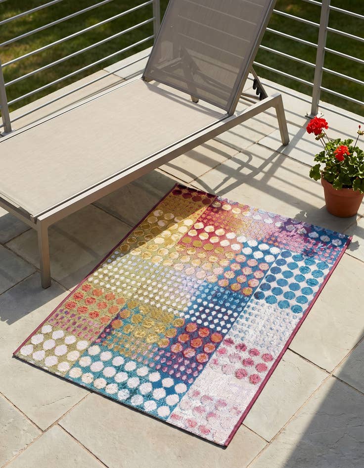 Detail image of 2' x 3' Easy-Clean Modern Indoor / Outdoor Rug