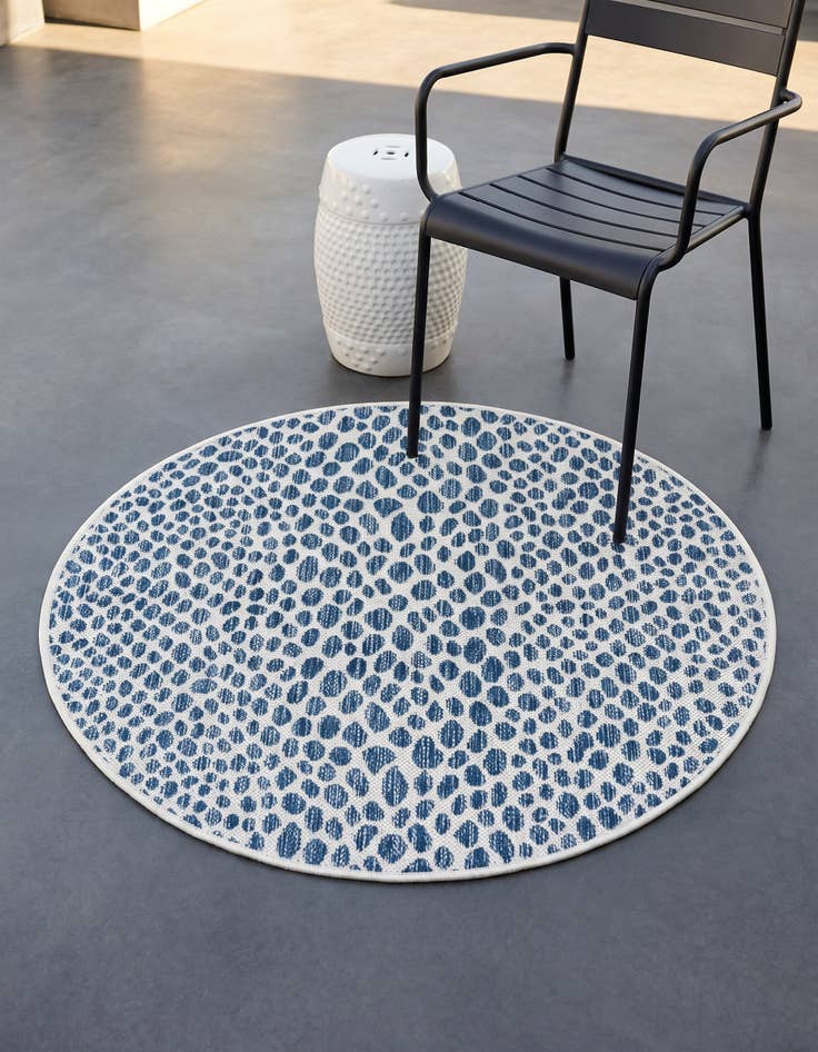 Detail image of 3' x 3' Easy-Clean Jill Zarin Cape Town Indoor / Outdoor Round Rug