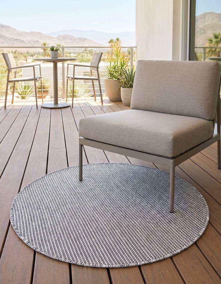 Detail image of 3' 3 x 3' 3 Easy-Clean Jill Zarin Palm Springs Indoor / Outdoor Round Rug