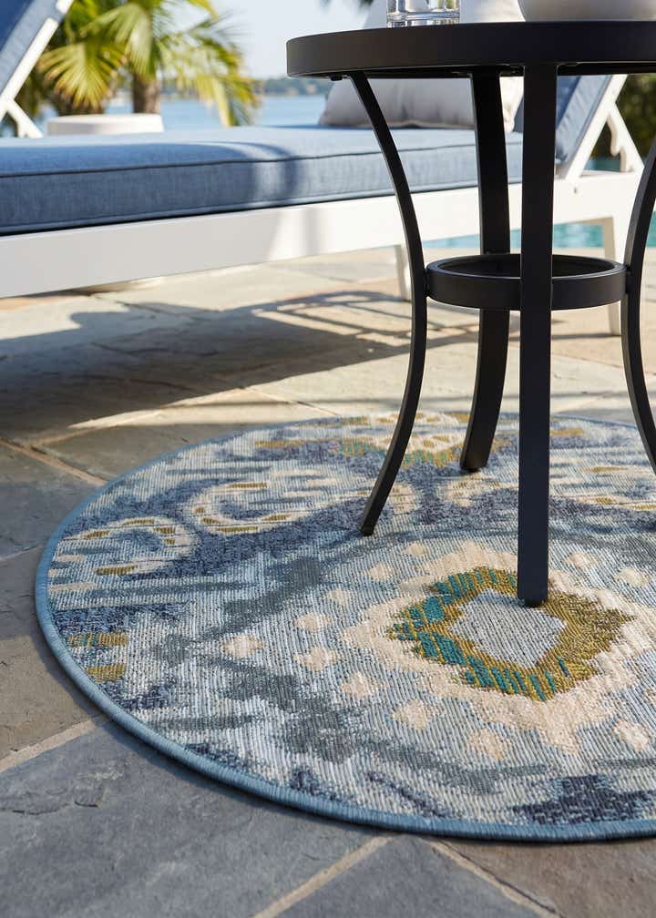 2' 7 x 2' 7 Easy-Clean Modern Indoor / Outdoor Round Rug