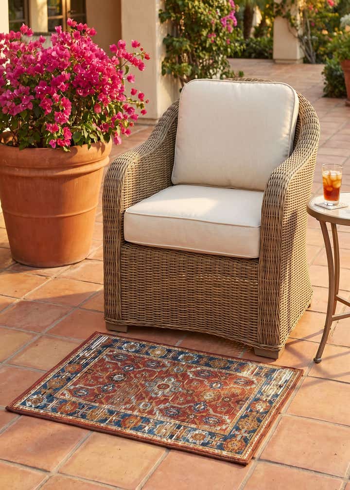 2' x 3' Easy-Clean Traditional Indoor / Outdoor Rug