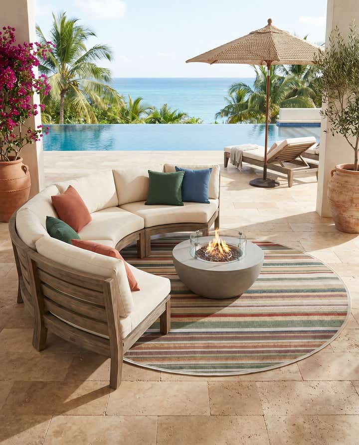 7' 10 x 7' 10 Easy-Clean Baja Indoor / Outdoor Round Rug