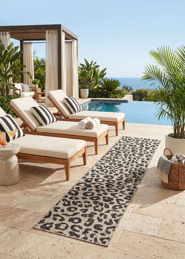 2' x 8' Easy-Clean Safari Indoor / Outdoor Runner Rug