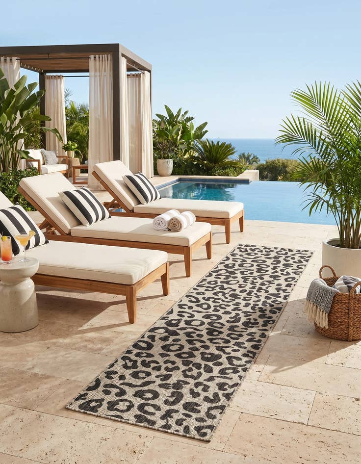 Detail image of 2' x 8' Easy-Clean Safari Indoor / Outdoor Runner Rug