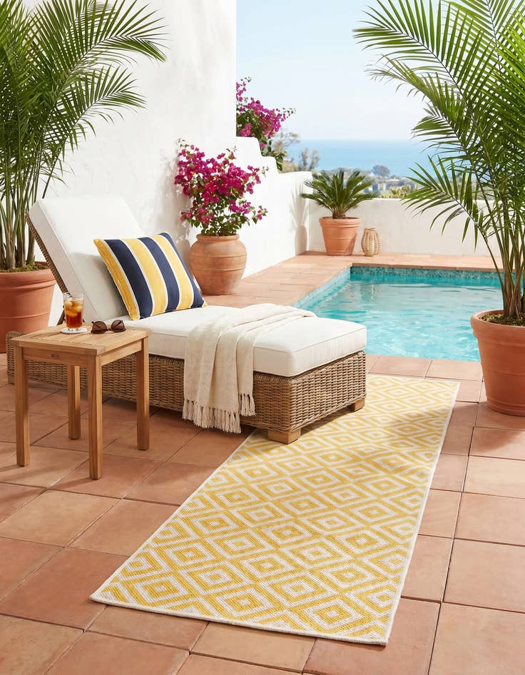 Detail image of 2' x 6' Easy-Clean Jill Zarin Costa Rica Indoor / Outdoor Runner Rug