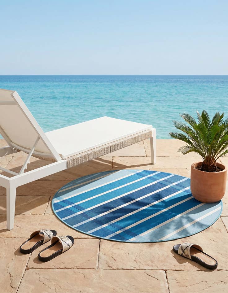 Detail image of 3' x 3' Easy-Clean Ribbon Indoor / Outdoor Round Rug