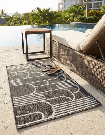 2' x 3' Easy-Clean Modern Indoor / Outdoor Rug