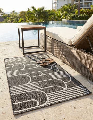 2' x 3' Easy-Clean Modern Indoor / Outdoor Rug