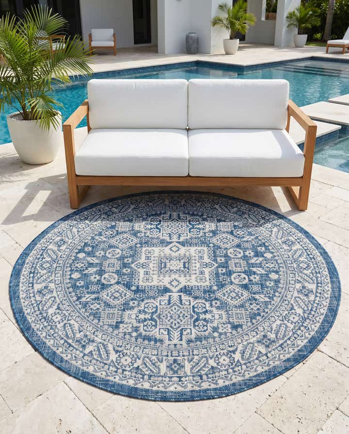 5' 3 x 5' 3 Easy-Clean Aztec Indoor / Outdoor Round Rug