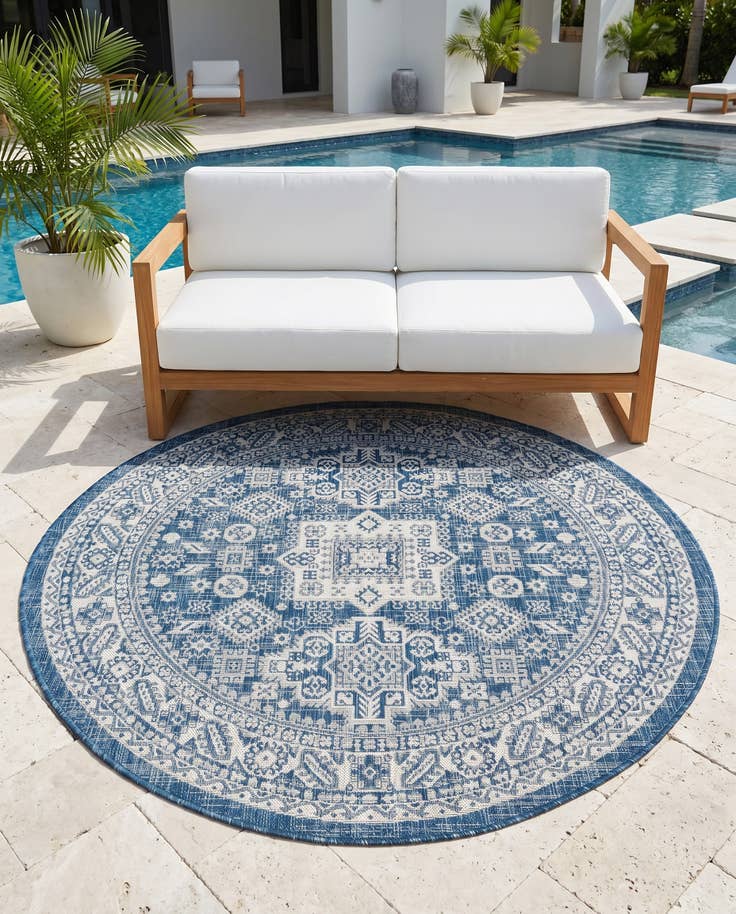 Detail image of 5' 3 x 5' 3 Easy-Clean Aztec Indoor / Outdoor Round Rug