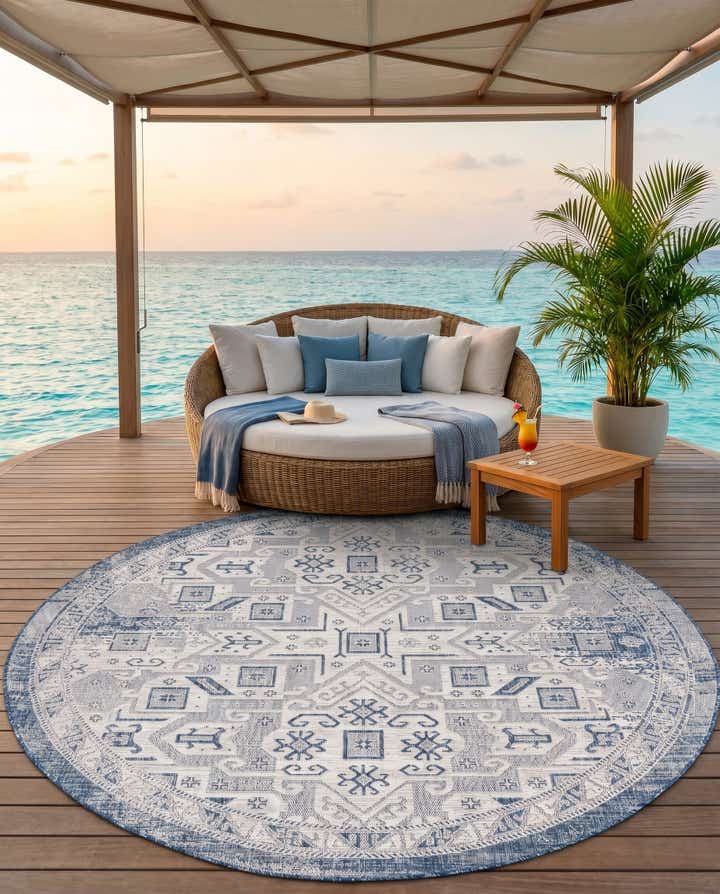 7' 10 x 7' 10 Easy-Clean Aztec Indoor / Outdoor Round Rug