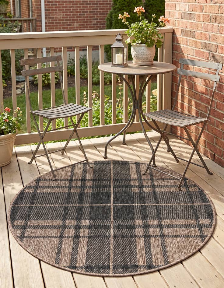 Detail image of 3' x 3' Easy-Clean Checkered Indoor / Outdoor Round Rug