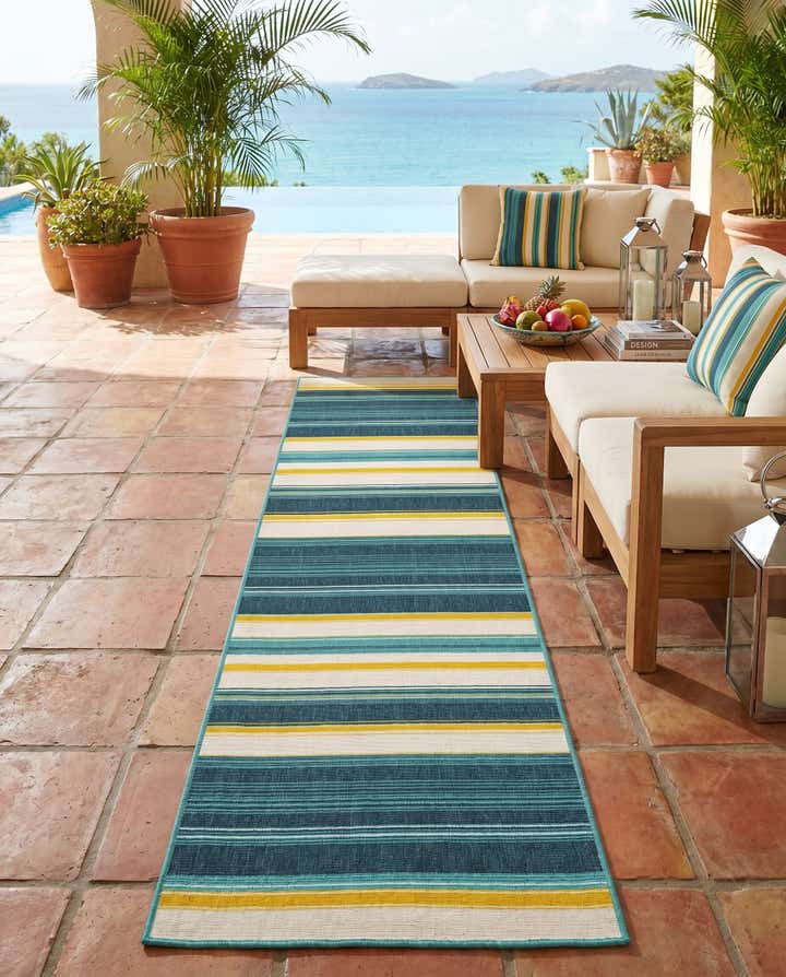 2' 7 x 10' Easy-Clean Border Indoor / Outdoor Runner Rug