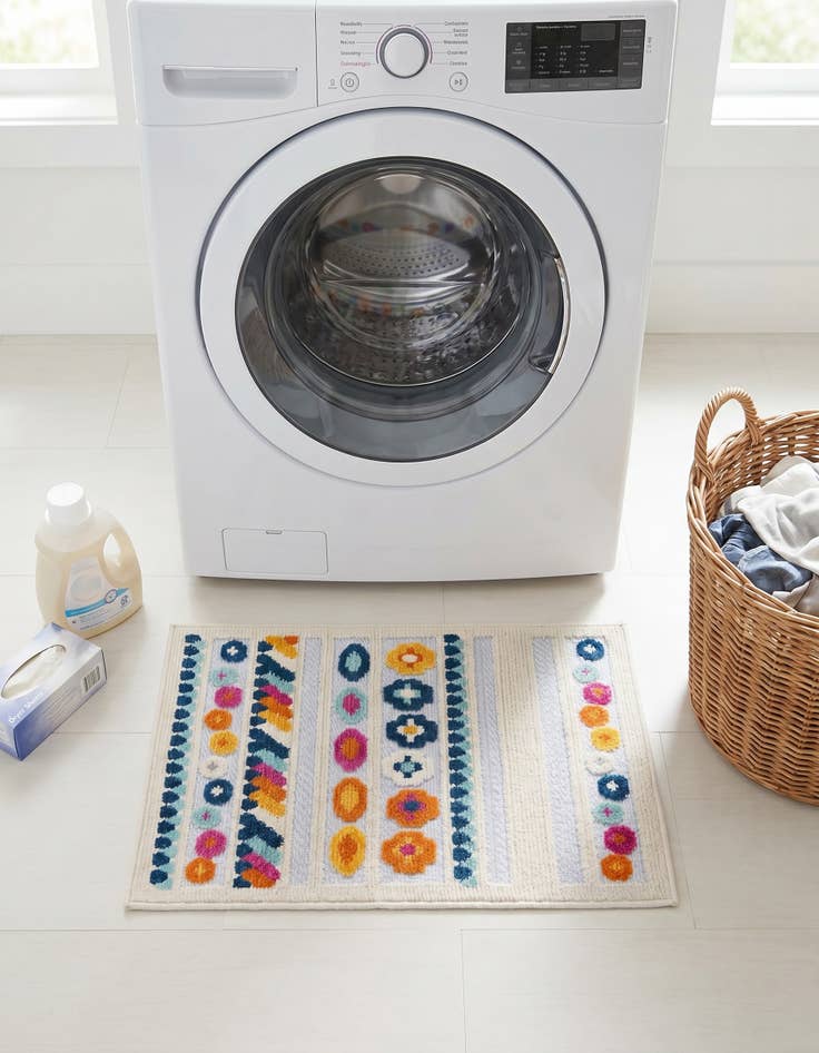 Detail image of 2' x 3' Easy-Clean Aruba Indoor / Outdoor Rug