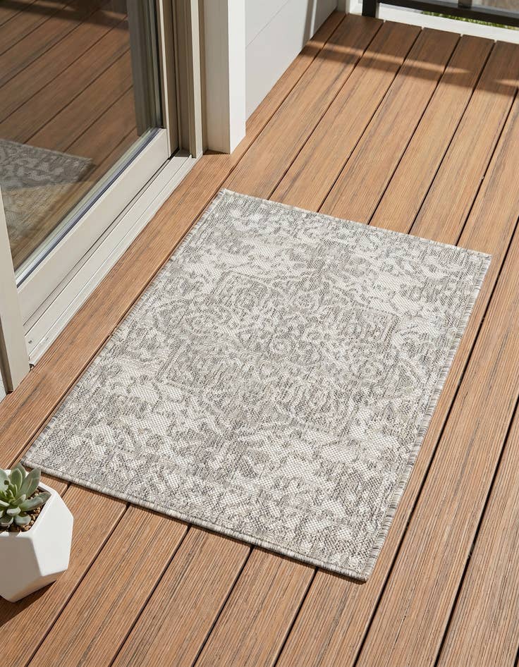 Detail image of 2' x 3' Easy-Clean Jill Zarin Dubai Indoor / Outdoor Rug