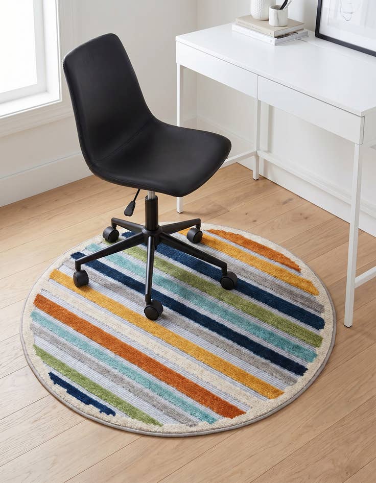 Detail image of 3' 3 x 3' 3 Easy-Clean Aruba Indoor / Outdoor Round Rug