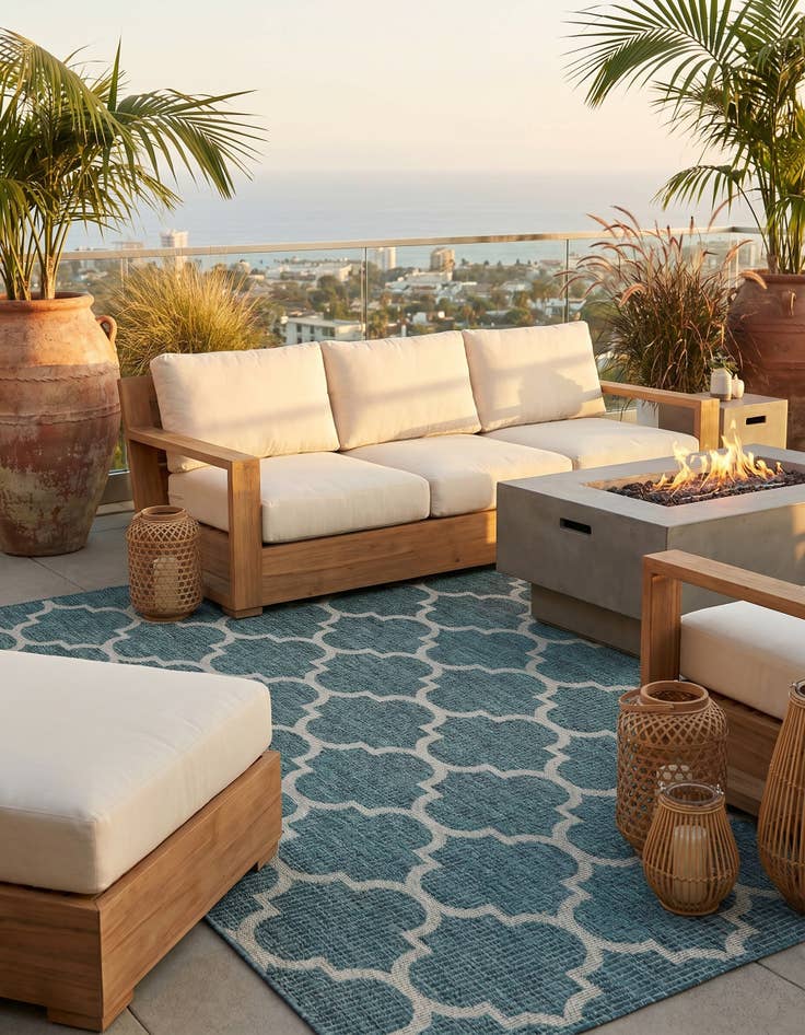 Detail image of 7' 10 x 10' Easy-Clean Trellis Indoor / Outdoor Rug