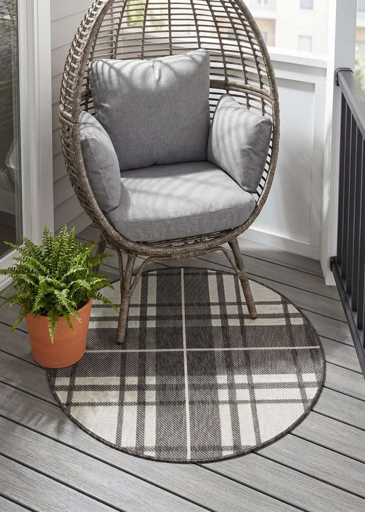 3' x 3' Easy-Clean Checkered Indoor / Outdoor Round Rug