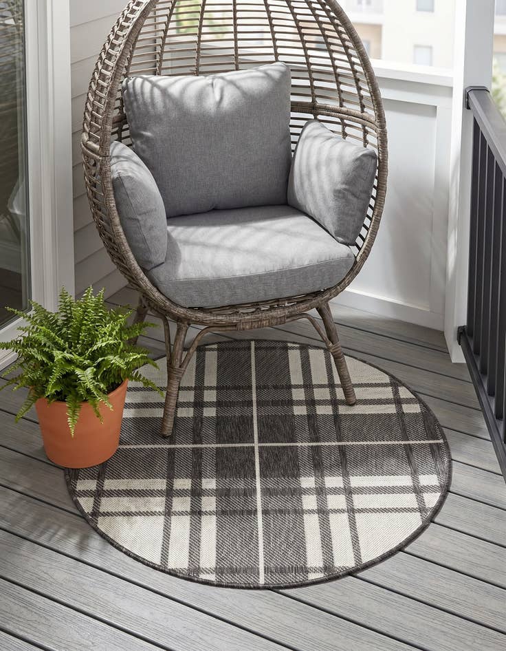 Detail image of 3' x 3' Easy-Clean Checkered Indoor / Outdoor Round Rug