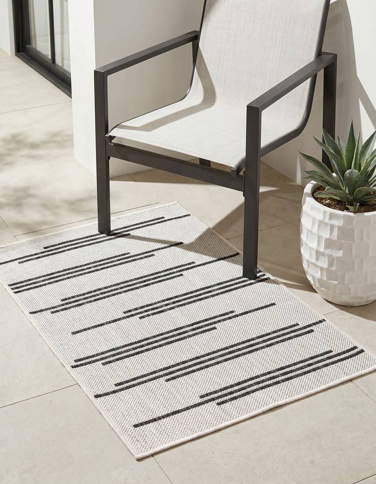 Detail image of 2' x 3' Easy-Clean Modern Indoor / Outdoor Rug