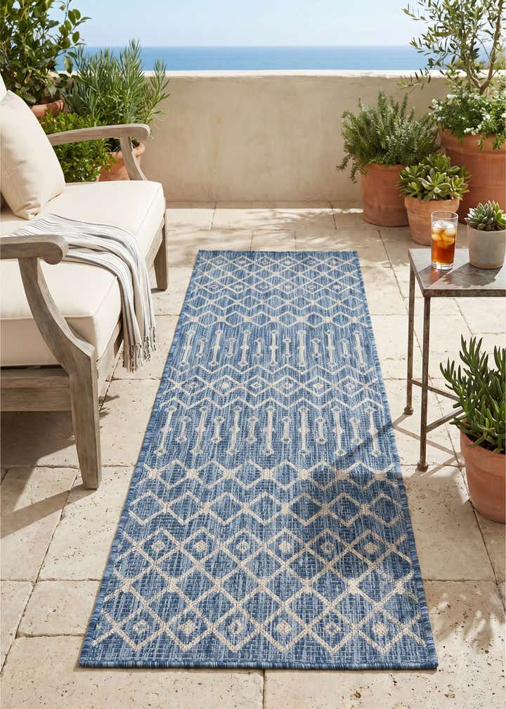 2' x 6' Easy-Clean Trellis Indoor / Outdoor Runner Rug