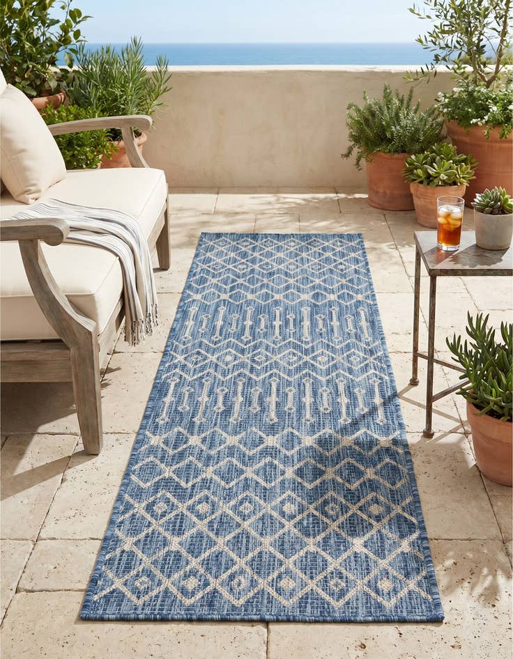 Detail image of 2' x 6' Easy-Clean Lattice Indoor / Outdoor Runner Rug