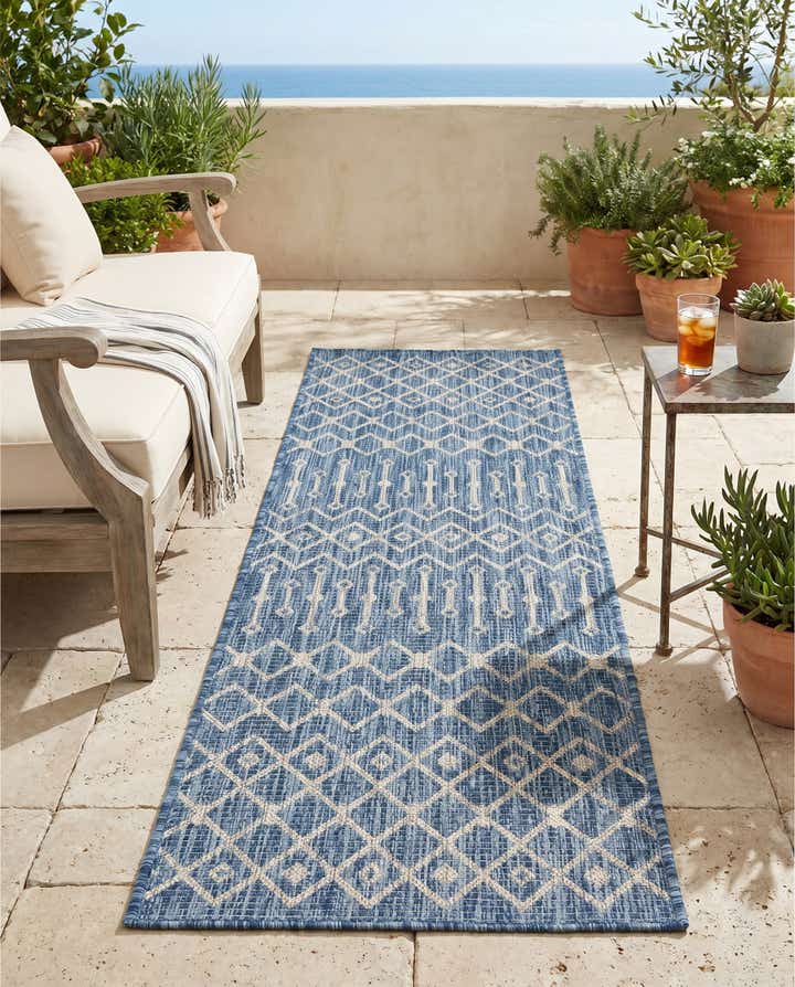 2' x 6' Easy-Clean Trellis Indoor / Outdoor Runner Rug