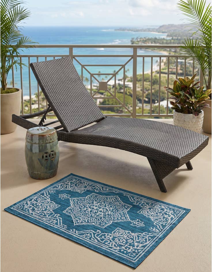 Detail image of 2' x 3' Easy-Clean Traditional Indoor / Outdoor Rug