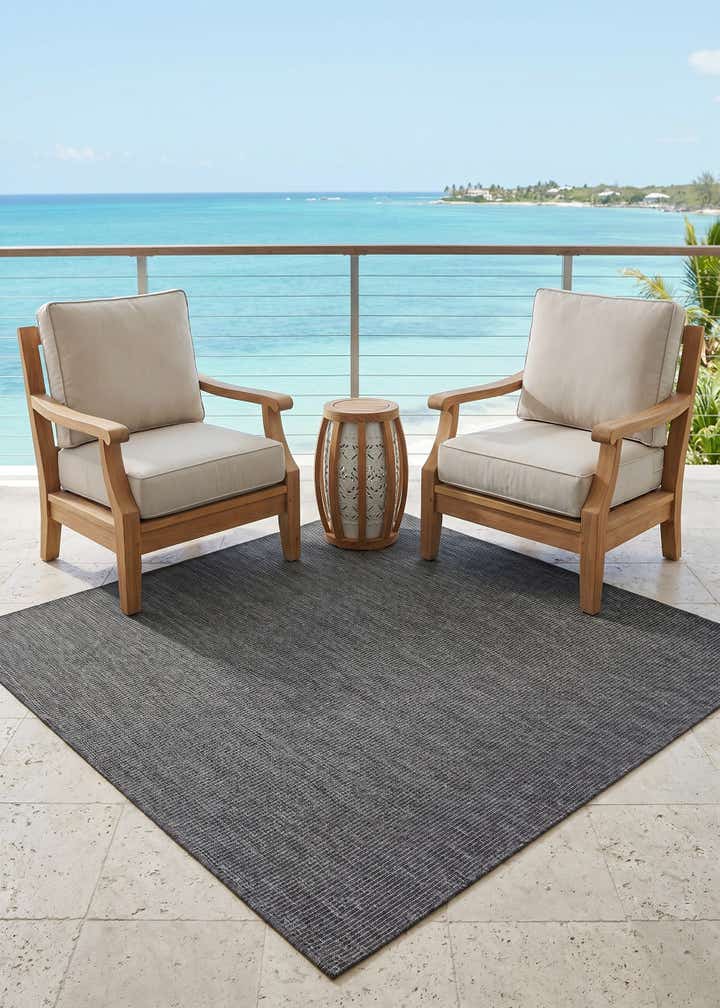6' 1 x 6' 1 Easy-Clean Solid Indoor / Outdoor Square Rug