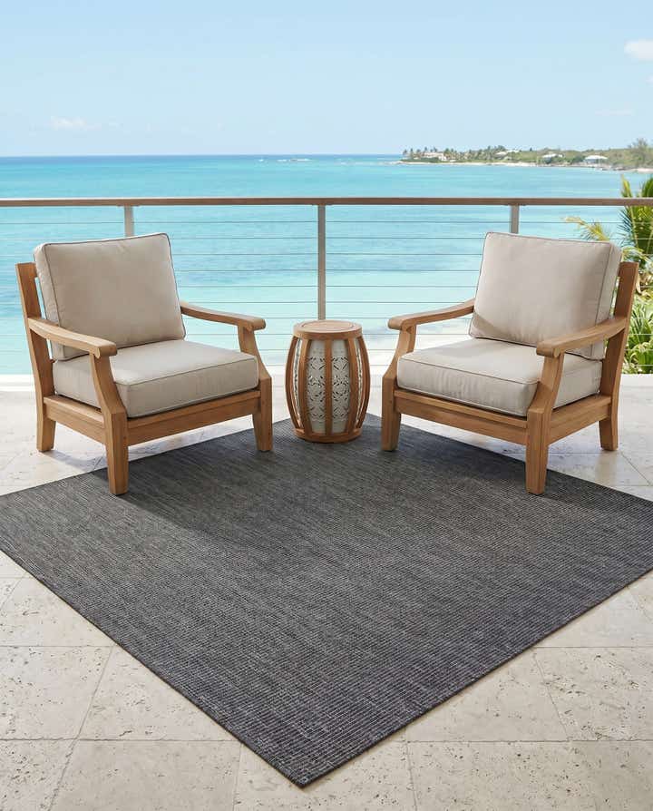 6' 1 x 6' 1 Easy-Clean Solid Indoor / Outdoor Square Rug