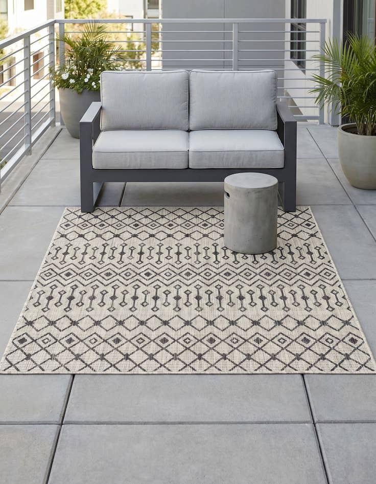 Detail image of 5' 3 x 5' 3 Easy-Clean Lattice Indoor / Outdoor Square Rug