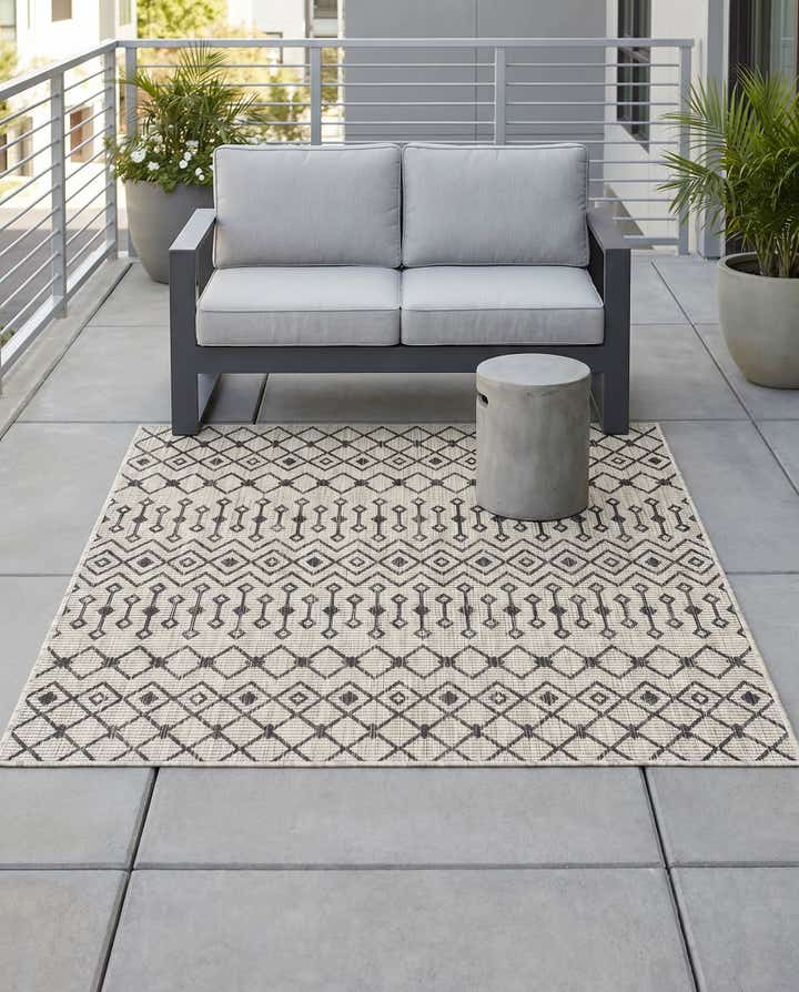 5' 3 x 5' 3 Easy-Clean Lattice Indoor / Outdoor Square Rug
