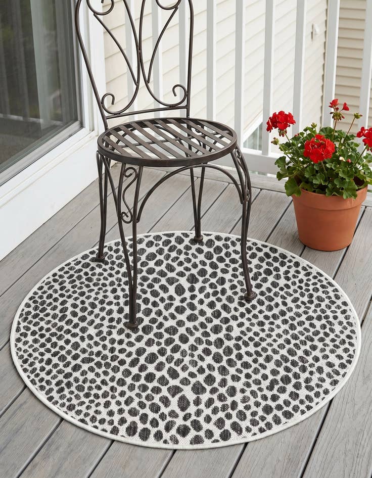 Detail image of 3' x 3' Easy-Clean Jill Zarin Cape Town Indoor / Outdoor Round Rug