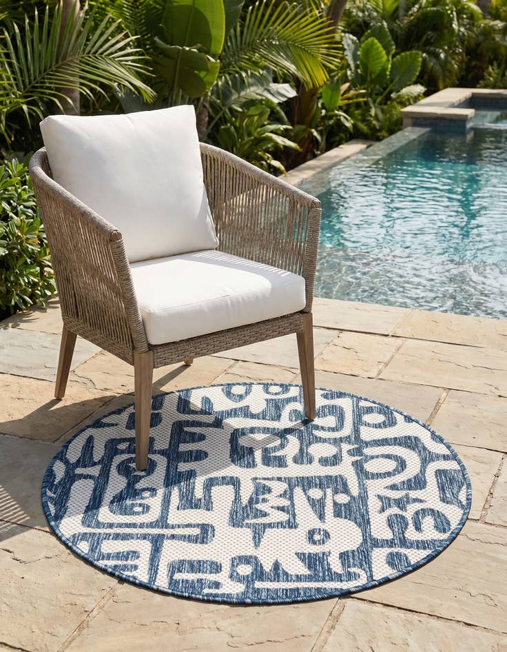 Detail image of 3' x 3' Easy-Clean Modern Indoor / Outdoor Round Rug