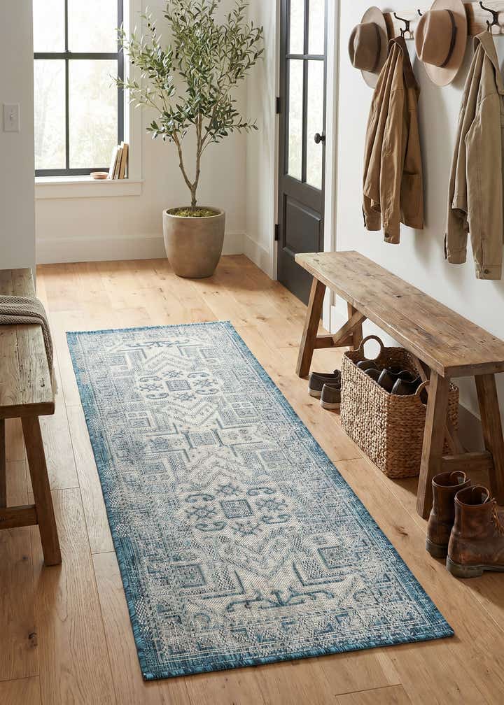 2' x 6' Easy-Clean Aztec Indoor / Outdoor Runner Rug