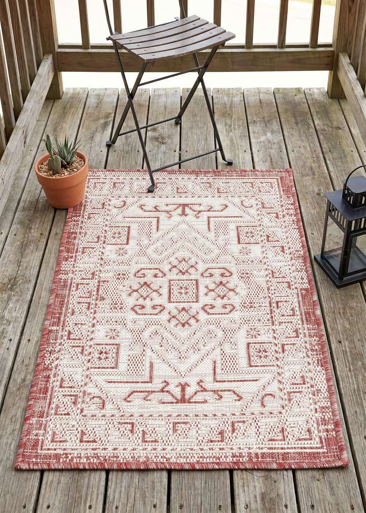 2' x 3' Easy-Clean Aztec Indoor / Outdoor Rug