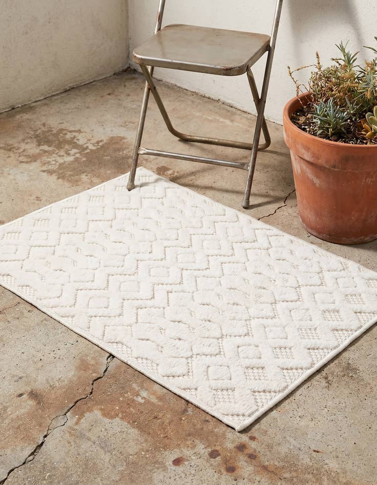 Detail image of 2' x 3' Easy-Clean Trellis Textured Indoor / Outdoor Rug