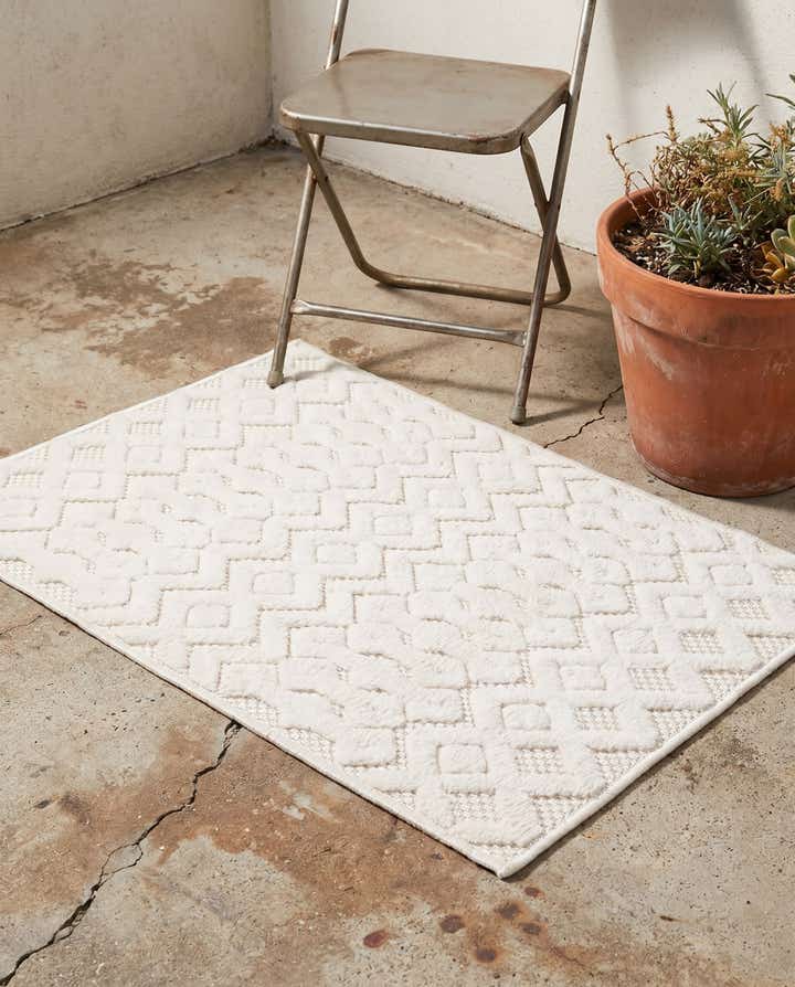 2' x 3' Easy-Clean Trellis Textured Indoor / Outdoor Rug