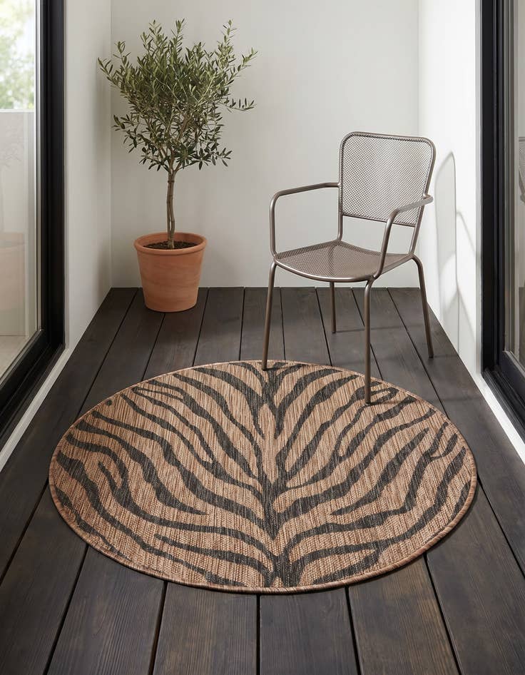 Detail image of 3' x 3' Easy-Clean Safari Indoor / Outdoor Round Rug