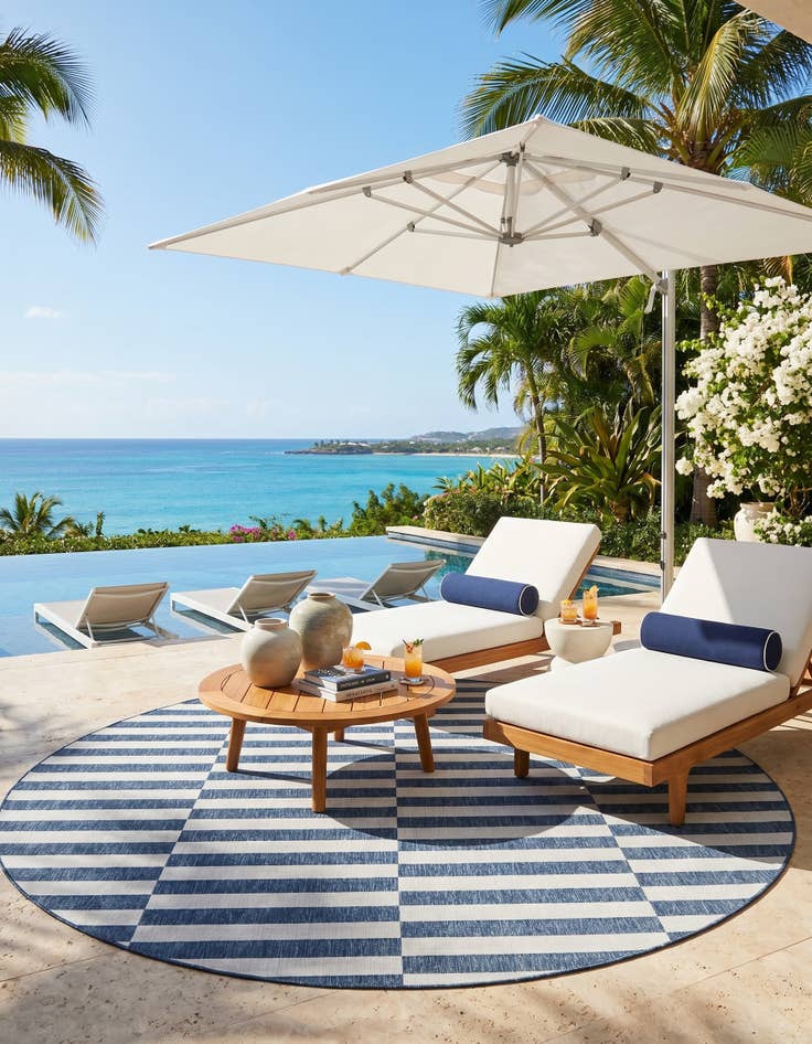 Detail image of 10' x 10' Easy-Clean Striped Indoor / Outdoor Round Rug