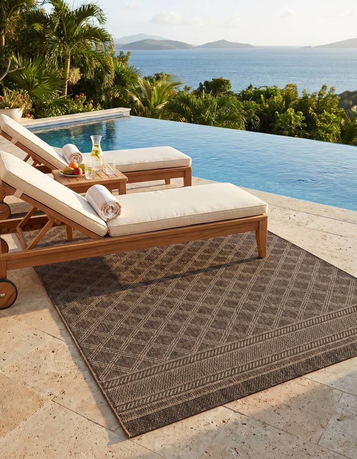 Detail image of 5' 1 x 8' Easy-Clean Trellis Indoor / Outdoor Rug