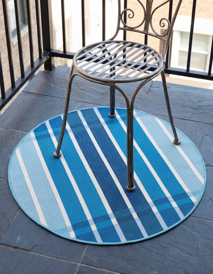 Detail image of 3' x 3' Easy-Clean Ribbon Indoor / Outdoor Round Rug