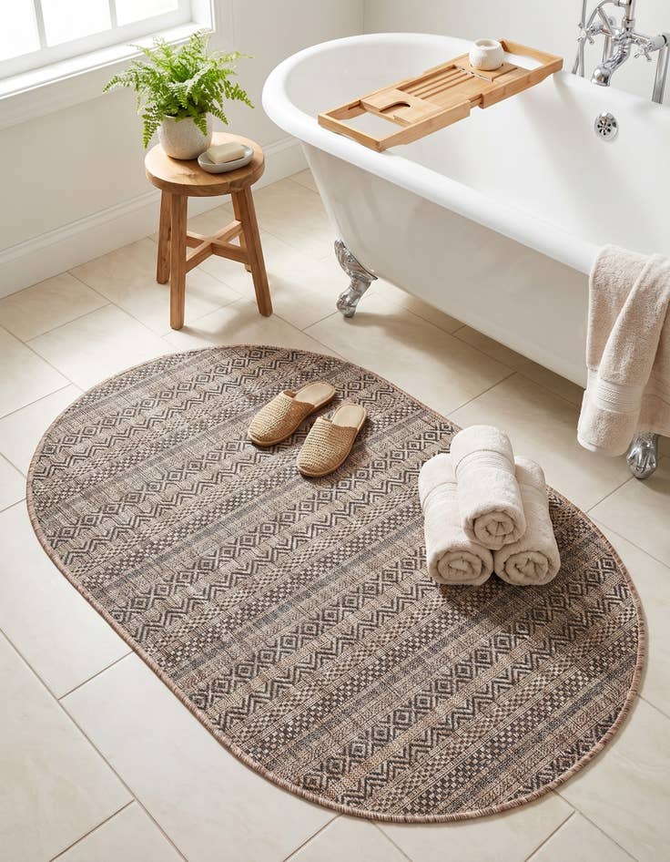 Detail image of 3' x 5' 3 Easy-Clean Striped Indoor / Outdoor Oval Rug