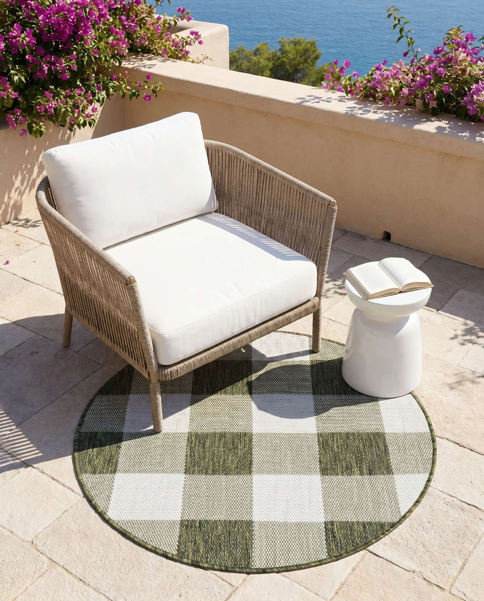 3' x 3' Easy-Clean Checkered Indoor / Outdoor Round Rug